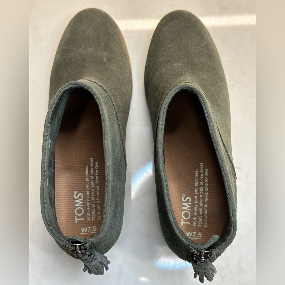 TOMS Army Green Women’s Size 7.5 Ankle Boot